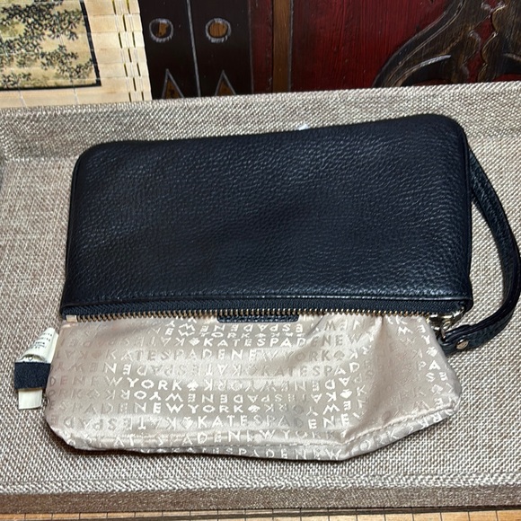 Kate Spade Black Pebbled Leather Wristlet GUC 8Lx4.25Hx1”W - Picture 17 of 17